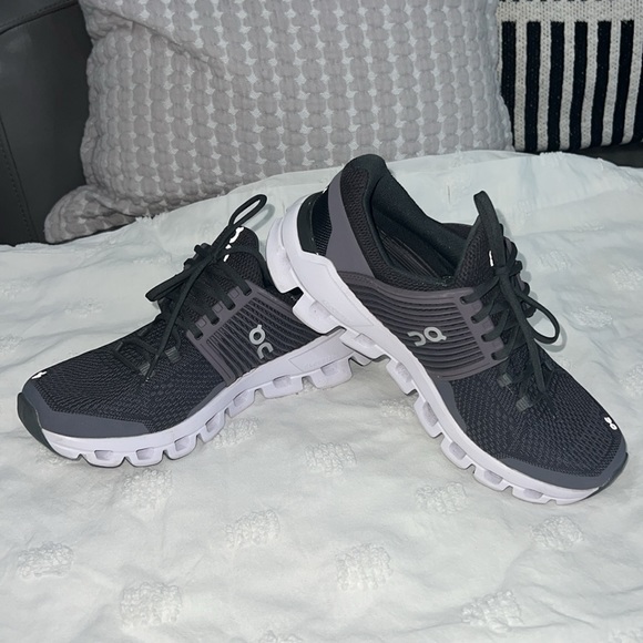 ON Cloudswift Sneakers SZ 6 women Shark / Shadow - Picture 2 of 15